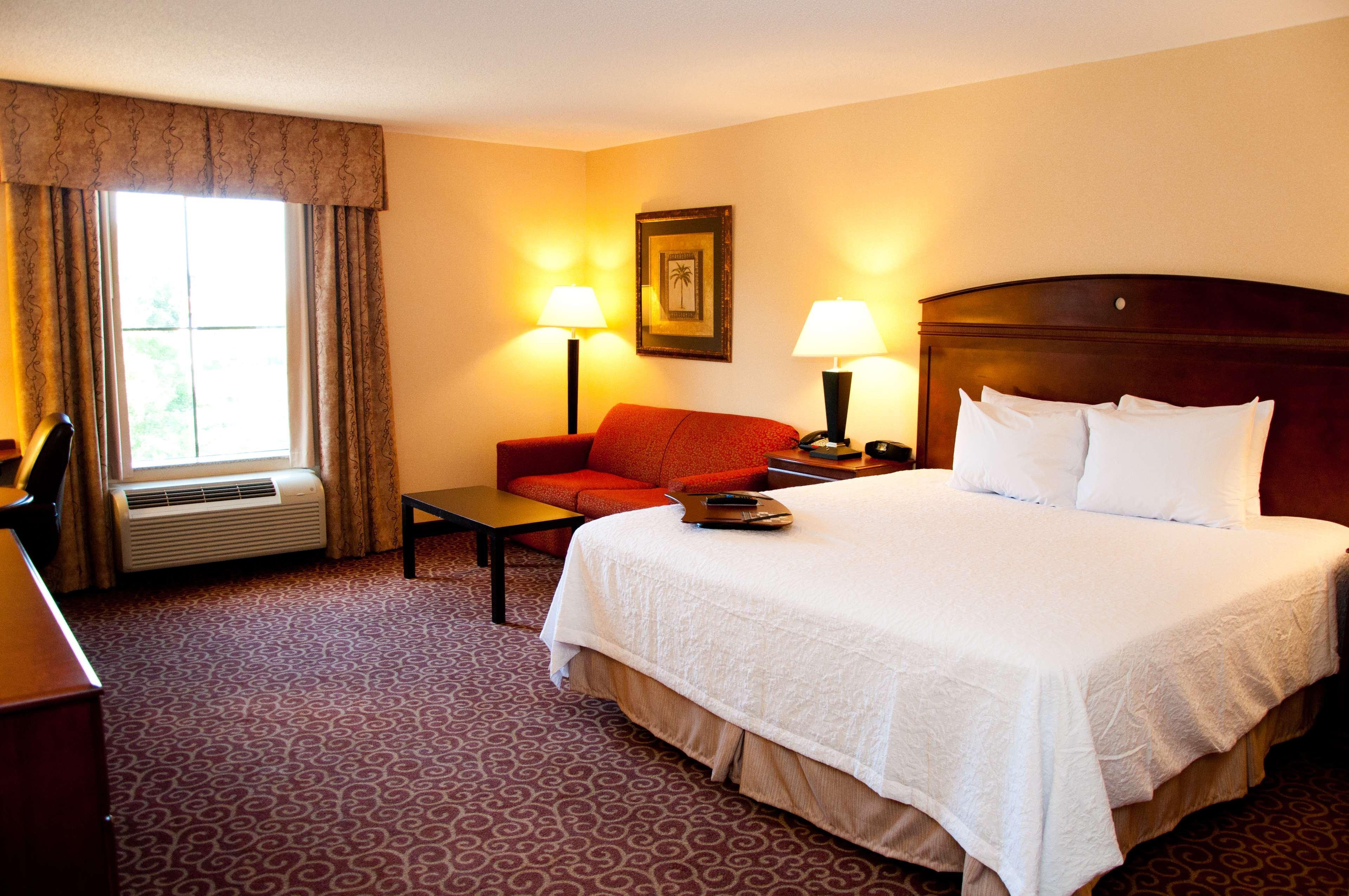 Hampton Inn Ист-Виндзор Экстерьер фото