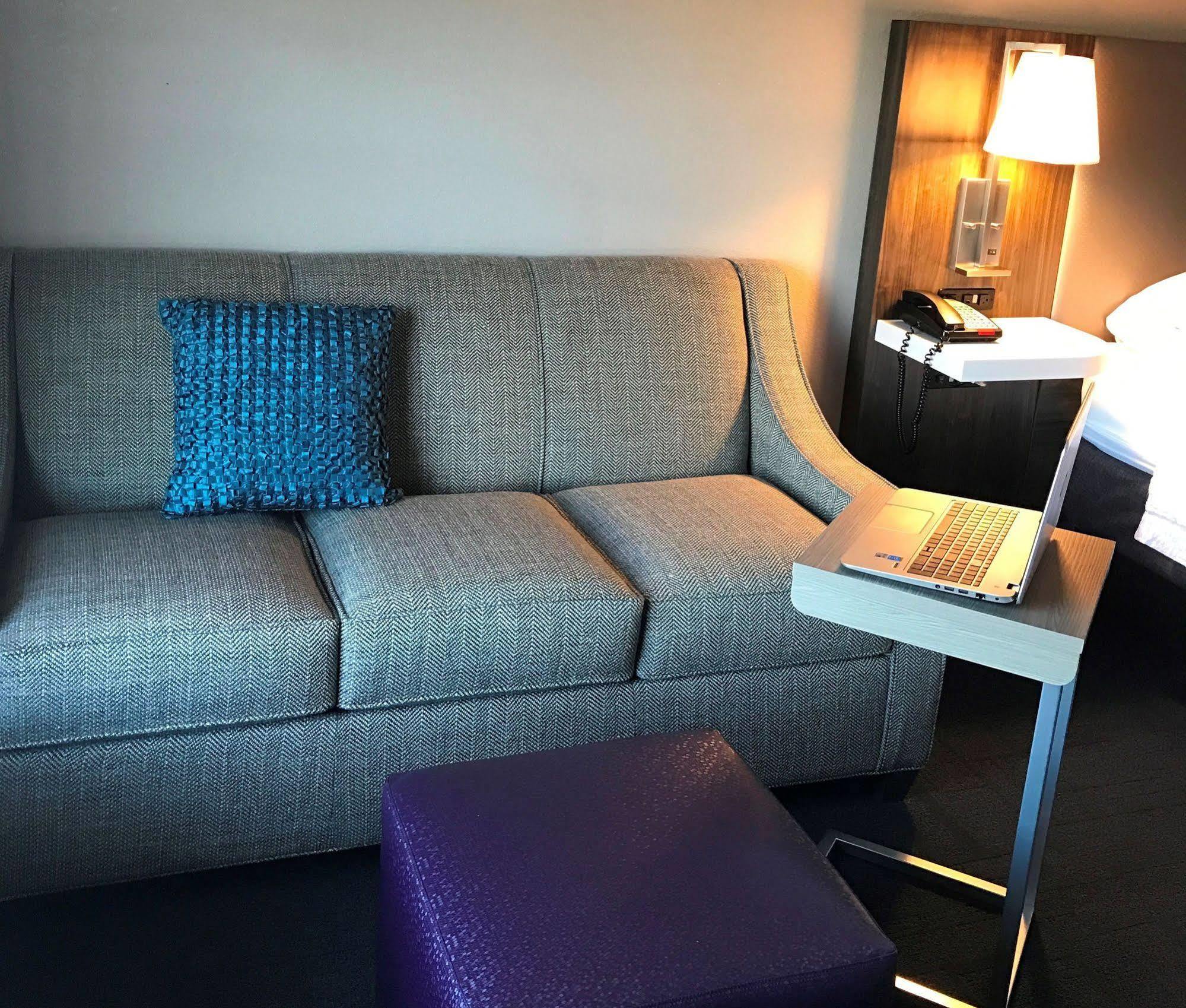 Hampton Inn Ист-Виндзор Экстерьер фото